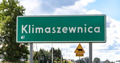Wizyta władz województwa na remontowanej drodze w Klimaszewnicy
