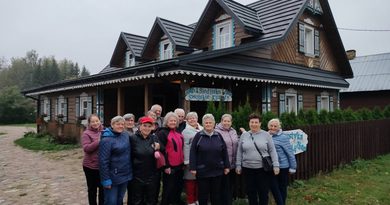 Seniorzy pracują, zwiedzają, odpoczywają